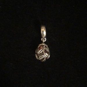 Pandora Laurel leaves